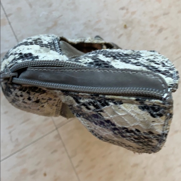 Size NINE Snake Skin Heels - Picture 3 of 4